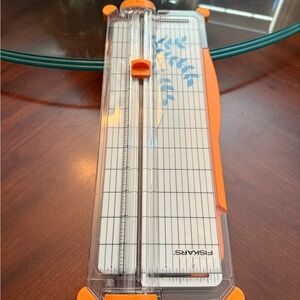 Fiskars SureCut Deluxe Paper Trimmer